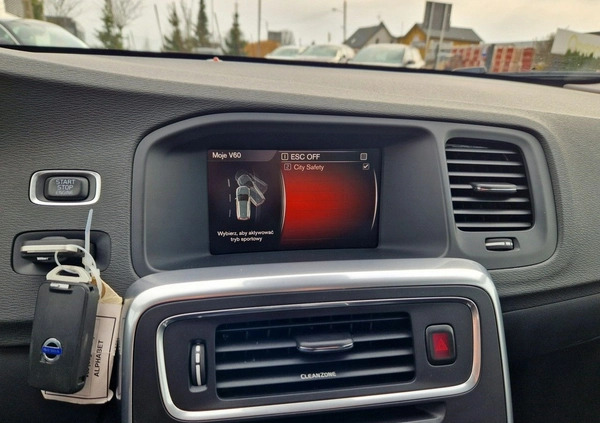 Volvo V60 cena 55900 przebieg: 186900, rok produkcji 2018 z Resko małe 781